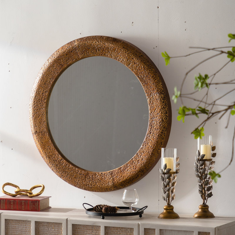 Miroir mural 31,3 po martelé rond doré - cadre en fer et miroir décoratif en panneau de fibres à densité moyenne, miroir décoratif rustique pour le salon / la chambre à coucher