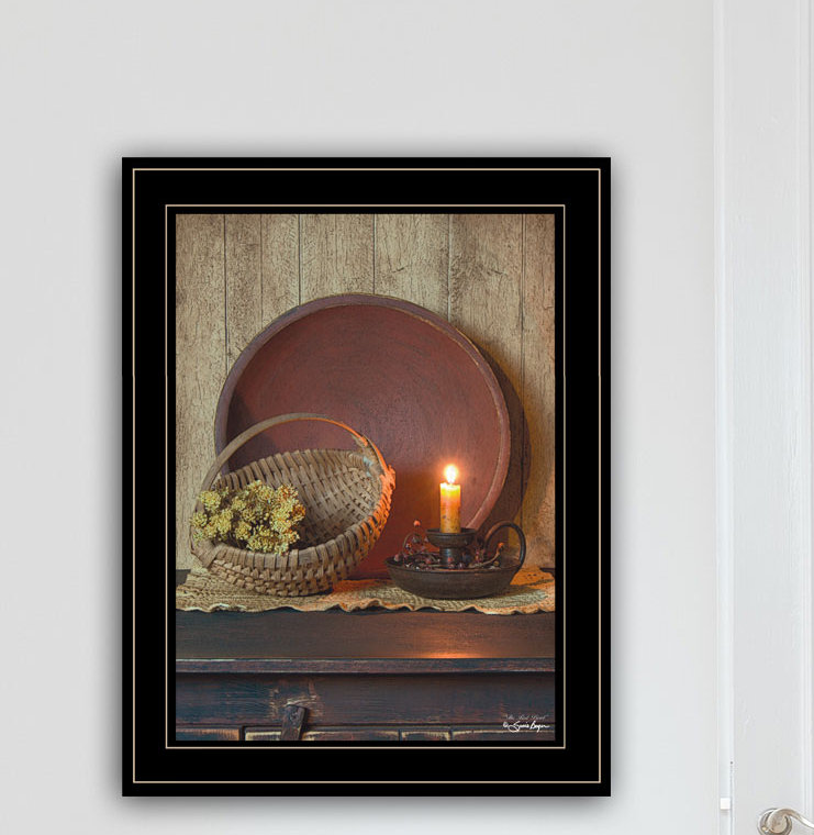 «The Red Basket», impression murale décorative encadrée pour le salon par Susie Boyer, Cadre noir
