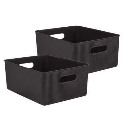 Panier en plastique nervuré