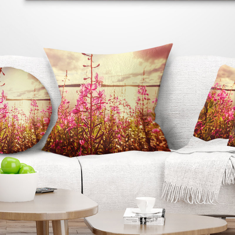 Coussin Meadow avec fleurs mauves - Alaska, 16 po x 1 po, Carré