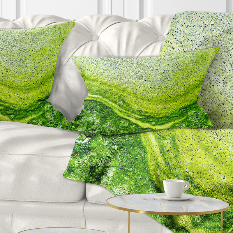 Eau polluée avec des algues en vert - coussin imprimé abstrait