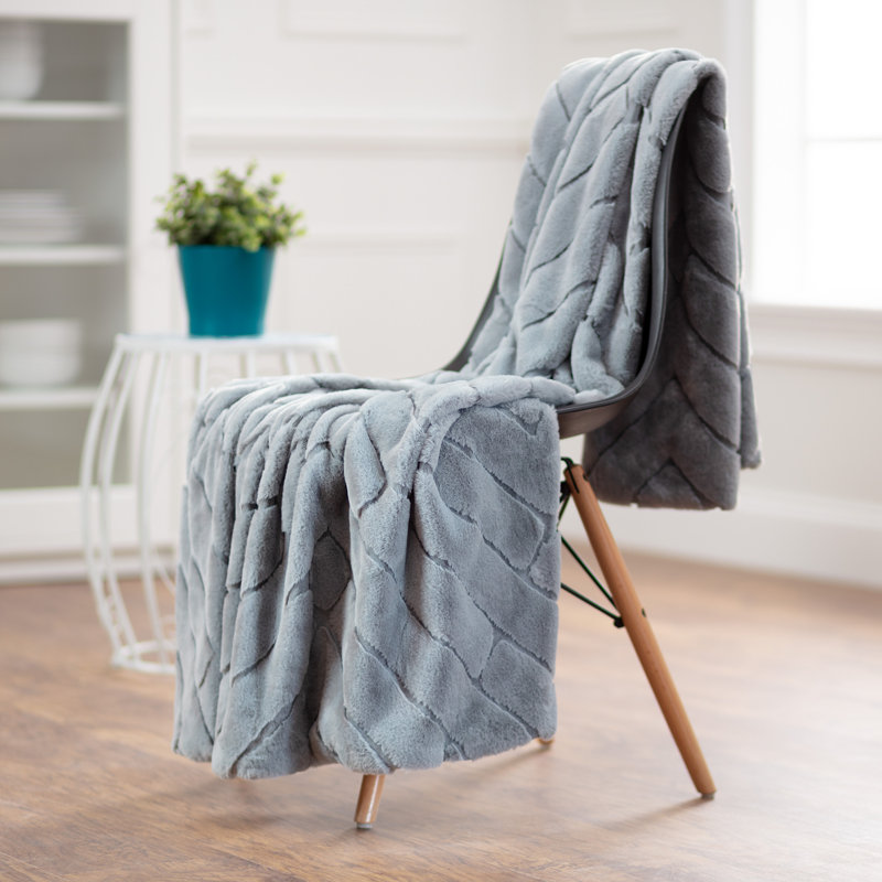 Jeté en fausse fourrure Chanasya, Bleu-gris