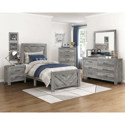 Lit simple gris avec charme rustique et tête de lit contemporaine en bois d'ingénierie