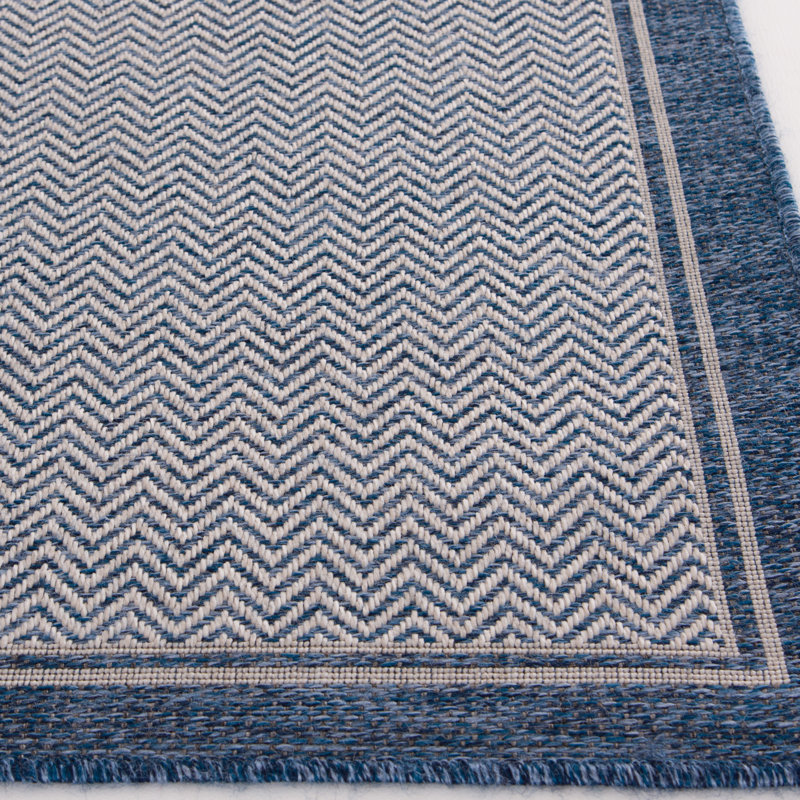 Tapis d'intérieur / extérieur bleu marine à motif de chevrons Avevia, Rectangle 8 pi 8 po x 11 pi 10 po