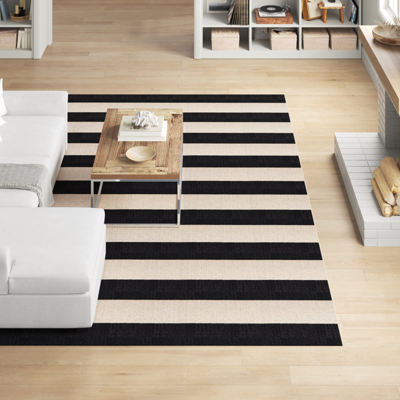 Tapis rayé beige / noir intérieur / extérieur Mestas, Rectangle 5 pi 3 po x 7 pi 7 po