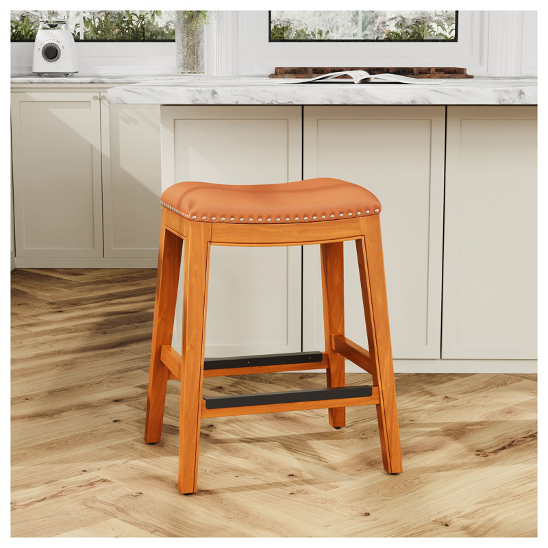 Tabouret de bar de 61 cm (24 po) avec siège en selle, revêtement en cuir reconstitué finition naturelle et structure en bois dur