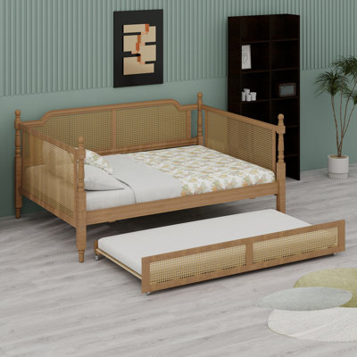 Lit de jour traditionnel en rotin avec lit gigogne, parfait pour les chambres compactes