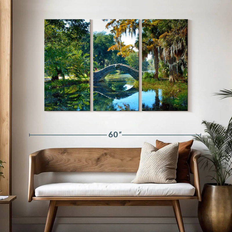 Lilie Bridge Over Pond, H 32 po x l 50 po