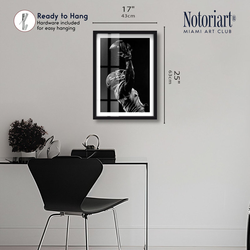 «Football Player Shadowbox Print», impressions encadrées par Notoriart, Noir, H 25 po x l 17 po