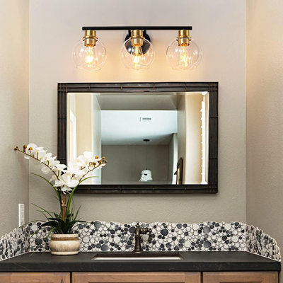 Luminaire de meuble-lavabo industriel noir et doré avec abat-jour en verre, applique murale 3 lumières pour un décor moderne et classique