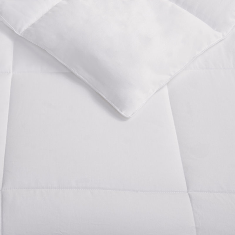 Year Round Warmth 300 Thread Count Cotton Sateen Down Alternative 3M Thinsulate Comforter, Full / Queen
