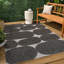Tapis intérieur / extérieur noir / crème à motif géométrique moderne Oliver-983846432