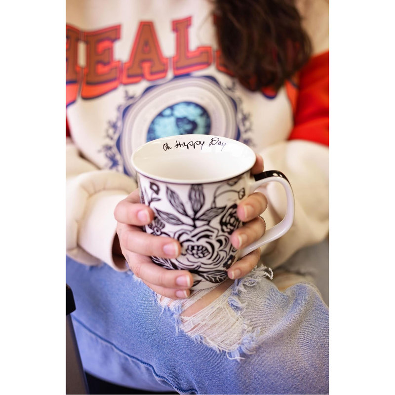 La tasse 14Oz Artisan Boho rehausse vos moments douillets avec cette superbe tasse en céramique noire et blanche, un incontournable de l'hiver. Conçu avec une élégance bohème artistique, il combine une finition noire matte profonde avec de charmants motifs minimalistes.