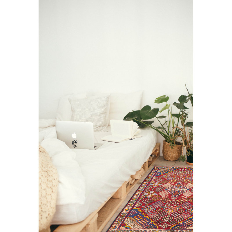 Tapis rouge Anadol 4 pi 3 po x 6 pi 5 po