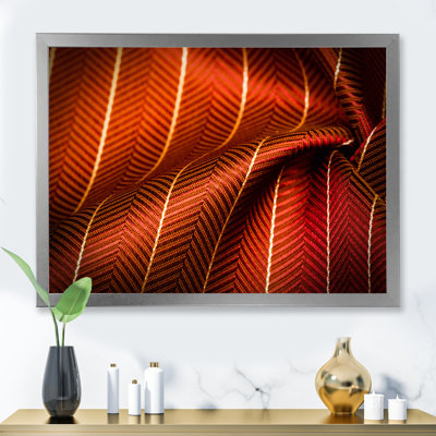 Tissu rouge rubis avec ligne dorée III - photographie sur toile