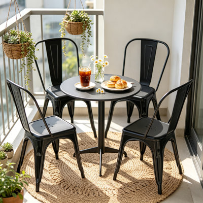 Ensemble de 4 chaises de salle à manger industrielles en métal noir lustré de 18 pouces de hauteur, empilables à l'intérieur, à l'extérieur, légères, faciles à nettoyer, faciles à assembler et au design moderne et durable