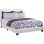 Grand lit tapissier en similicuir blanc pour une chambre confortable