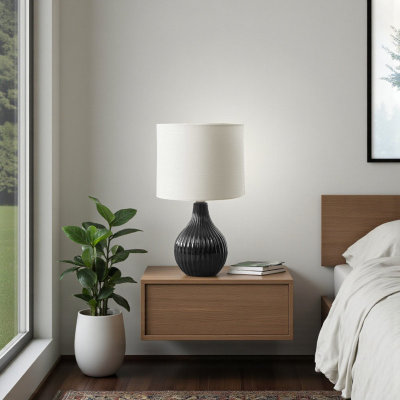 Lampe de table standard en métal et céramique ivoire Lenora, H 16,78 po x l 9,27 po x P 9,27 po
