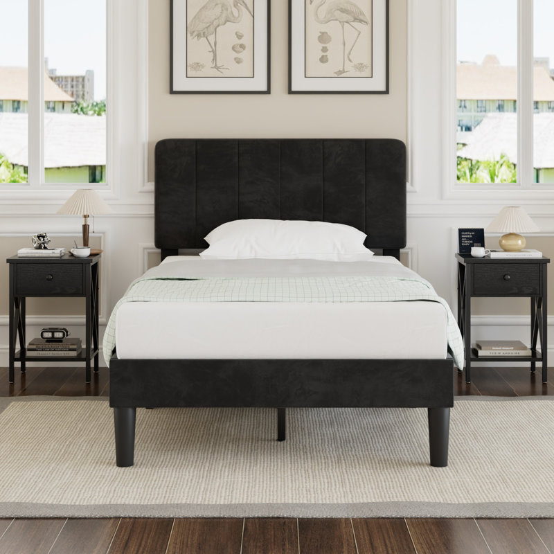 Ensemble de chambre à coucher noire 3 pièces avec lit plateforme tapissier et 2 tables de chevet, cadre de lit de tête de lit réglable avec lattes de bois et tables de chevet, ensemble de 3 meubles de chambre à coucher industriels pour chambre à coucher, appartement, Airbnb, location, chambre d'amis
