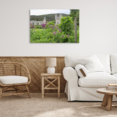 «Distant Castle View», art mural sur toile par Tammy Apple