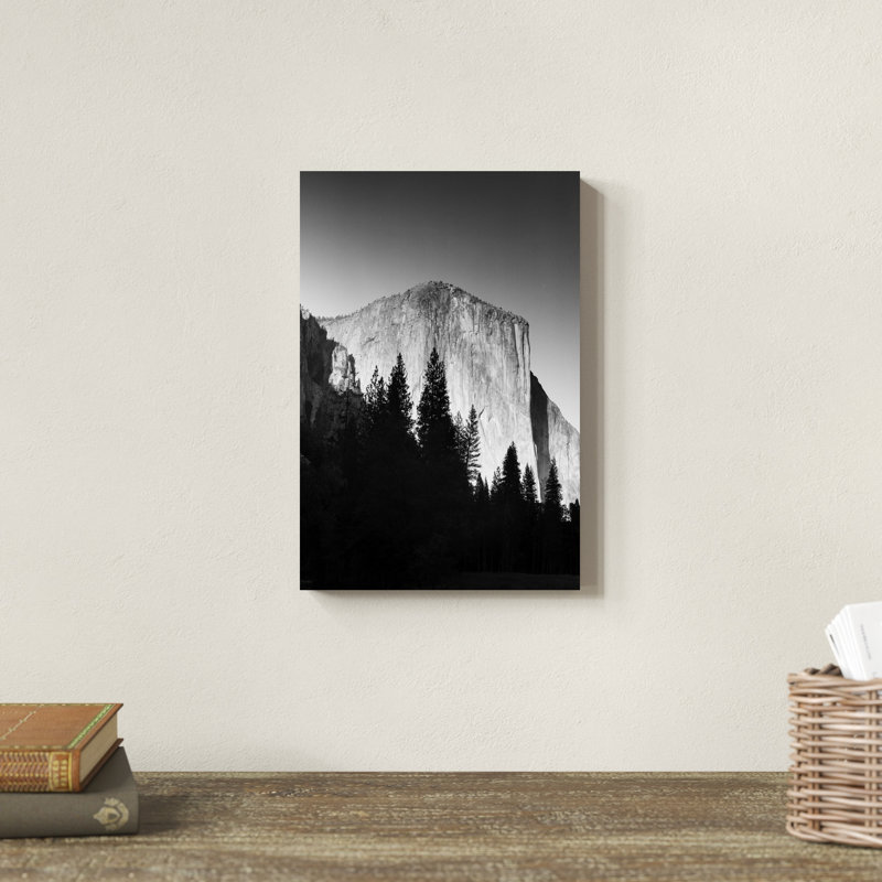"El Capitan in Trees" par Bradford Smith, reproduction de photo sur toile, H 12 po x l 8 po, Toile tendue