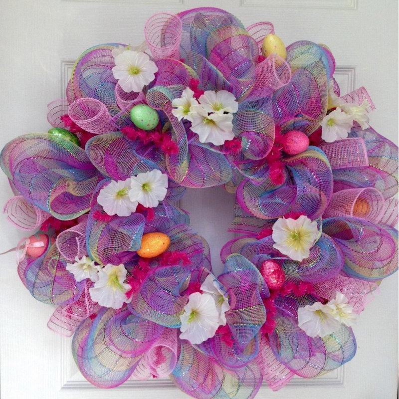Couronne d'œuf de Pâques rose à carreaux pastel rose