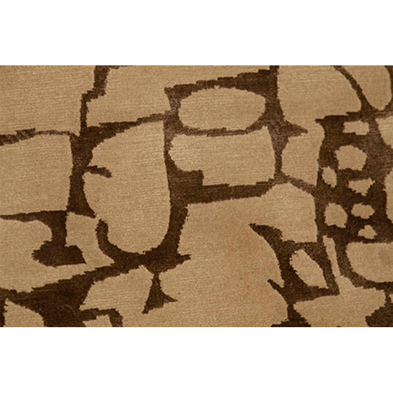 Area Rug in Brown/Dark Brown