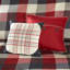 Couette 7 pièces à chevrons rouge Queen - Plaid de style Buffalo, 2 taies d'oreiller, 3 coussins décoratifs et jupe de lit. Élégante et raffinée.