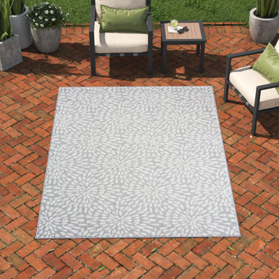 Seraphine Floral Gray/White Indoor / Outdoor Area Rug