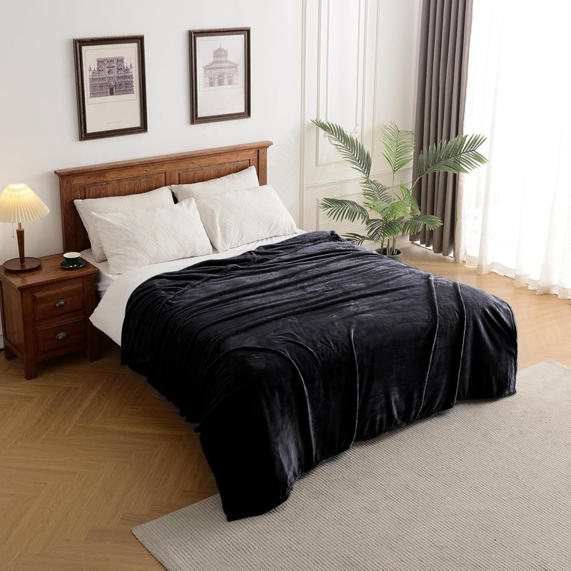 Plush Mink Fleece Blanket – Ultra-Soft, Lightweight Throw For All Seasons, Black, 230cm x 270cm
