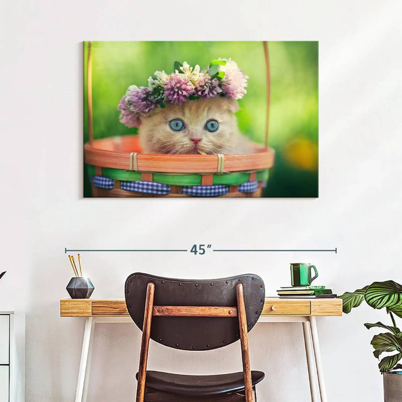 Brampt Garland Cat, 26" H x 39" W