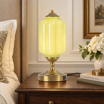 Lampe de table à 1 lumière avec abat-jour en verre vert et base en laiton Avington