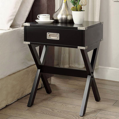 Table d'appoint avec coins en métal