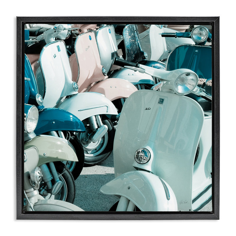 Art mural encadré «Lined Up Italian Scooters» par Deborah Revell, H 25 po x l 25 po, Cadre flottant noir de jais