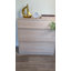Table de chevet avec 3 tiroirs, grande table de bout moderne avec grand rangement pour le salon, table d'appoint en bois pour la chambre à coucher et rangement pour garde-robe-2139482505-2139482502
