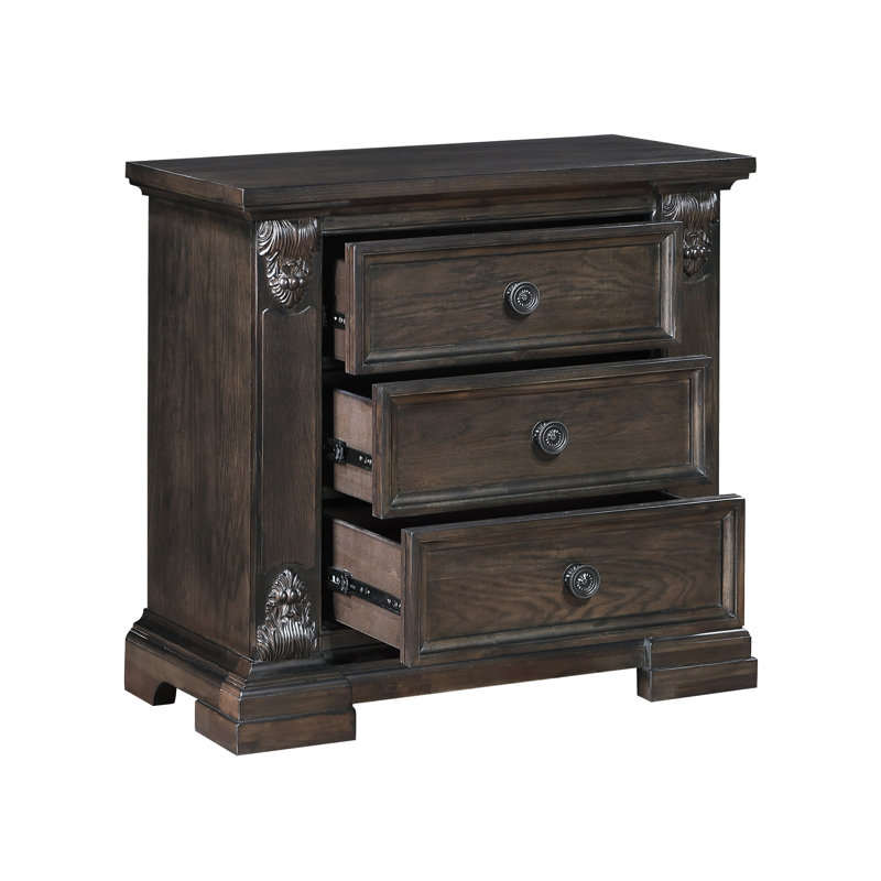 Table de chevet traditionnelle 3 avec finition captivante pour la chambre à coucher 3 tiroirs pratiques