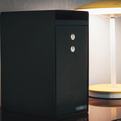 Coffre-fort noir de 27 pi³ avec double verrouillage à clé et espace intérieur de 8,5 po x 5,5 po x 10 po. Intérieur sécurisé par un système de verrouillage en acier.