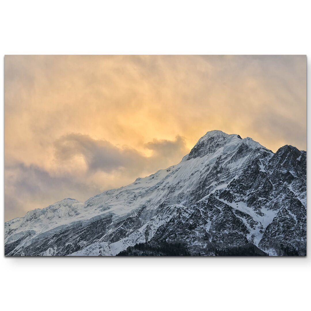 Leinwandbild Herrlich verschneite Bergspitze im Himalaya