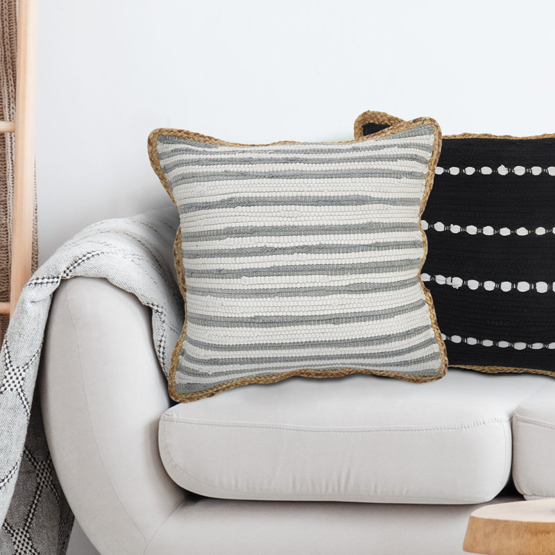 Coussin décoratif à rayures en coton fait à la main Coastal, H 18 po x l 18 po, Polyester/ bourre en polyester, Rayure grise