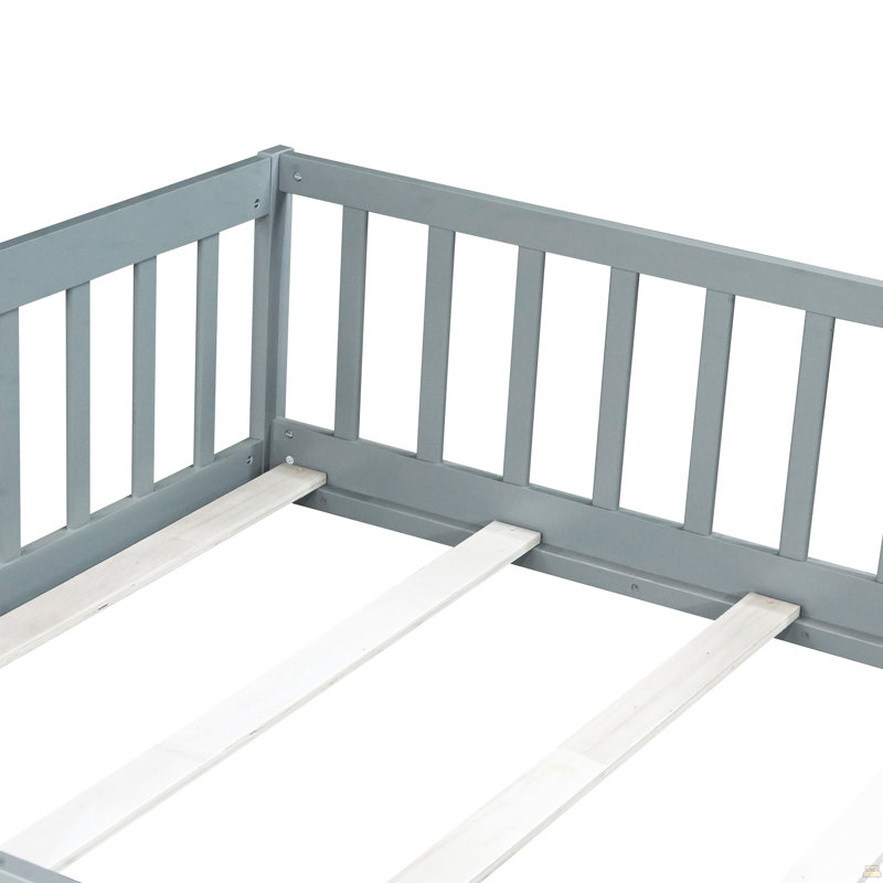 Lit de sol gris en bois d'hévéa avec clôture, idéal pour les petites chambres à coucher, aide à devenir auto-clôture et porte tournante, transition de sommeil, construction solide