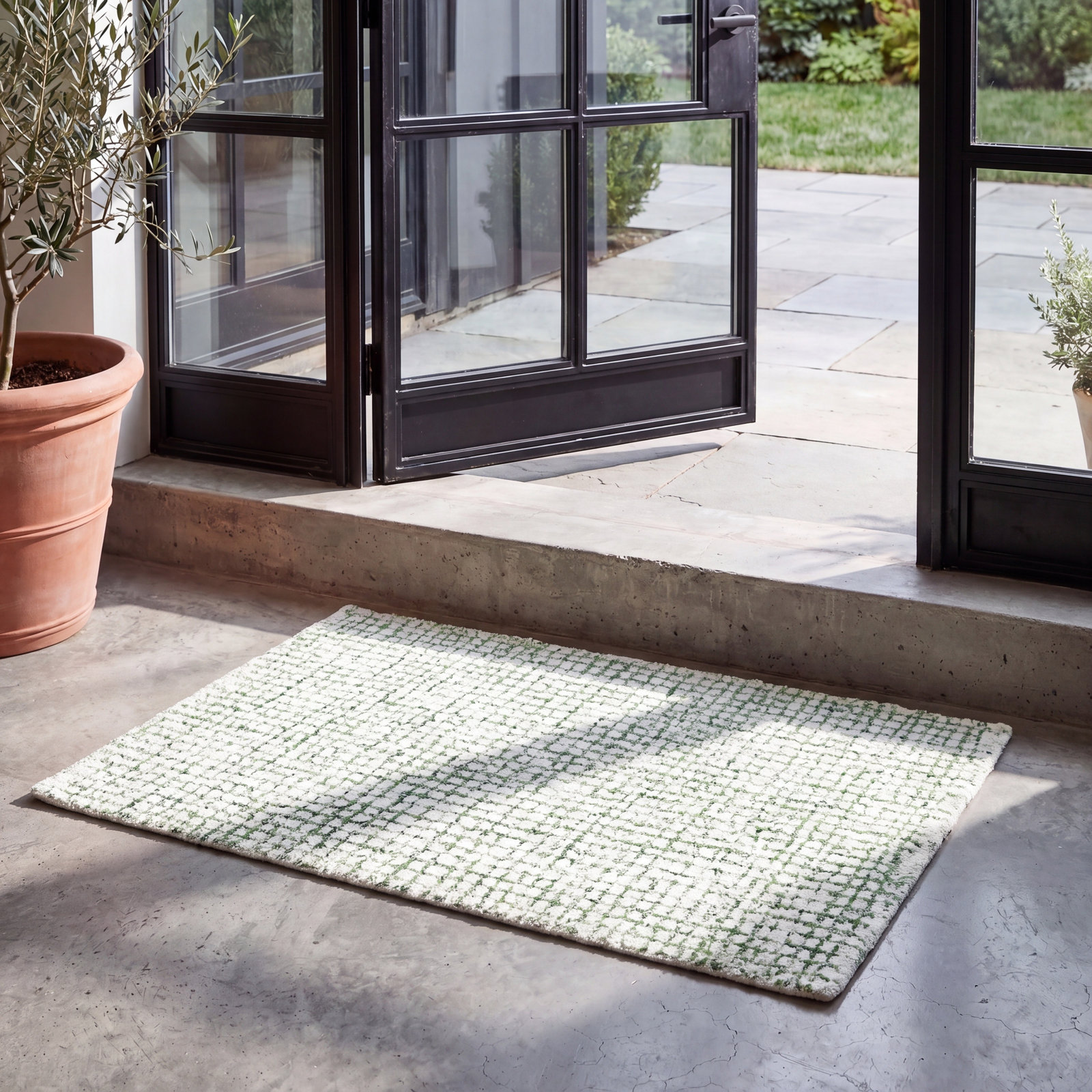 Rowe Ivory Green Hand-Tufted Abstract Rug, Rectangle 2' x 3'