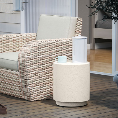 Table d'appoint de style nordique avec finition ronde en béton, jaune clair