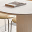 Une table de salle à manger en pierre robuste et durable-341551681-341551682