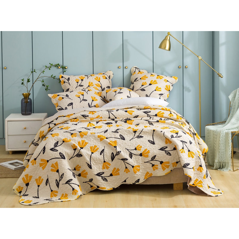 Farmhouse / Country Polyester Quilted Floral Coverlet, Queen Bedspread + 2 Shams