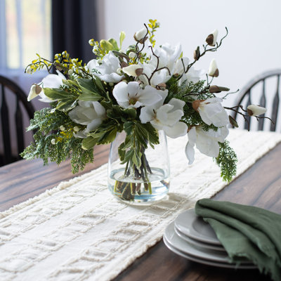 Centre de table floral dans un vase