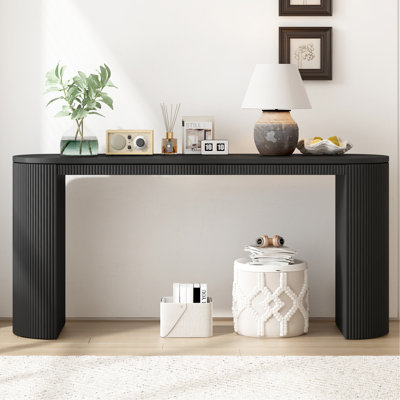 Console avec plateau spacieux, idéale pour un décor de table et un look moderne
