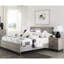 Grand lit gris - planche de bois-2137848673