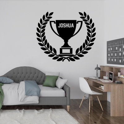 Adhésif décoratif personnalisé football - nom personnalisé et autocollant en vinyle sport pour chambre d'enfant ou chambre de bébé, application facile à peler et coller, conception amovible, bon cadeau pour DS-27