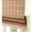 Rideaux romains sans cordon en bambou filtrant la lumière-717740564