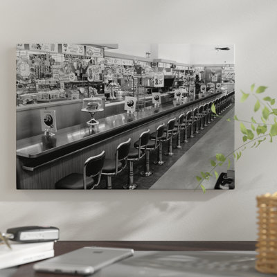 Reproduction de photo sur toile tendue, "années 1950-années l’intérieur du comptoir avec tabourets chromés"